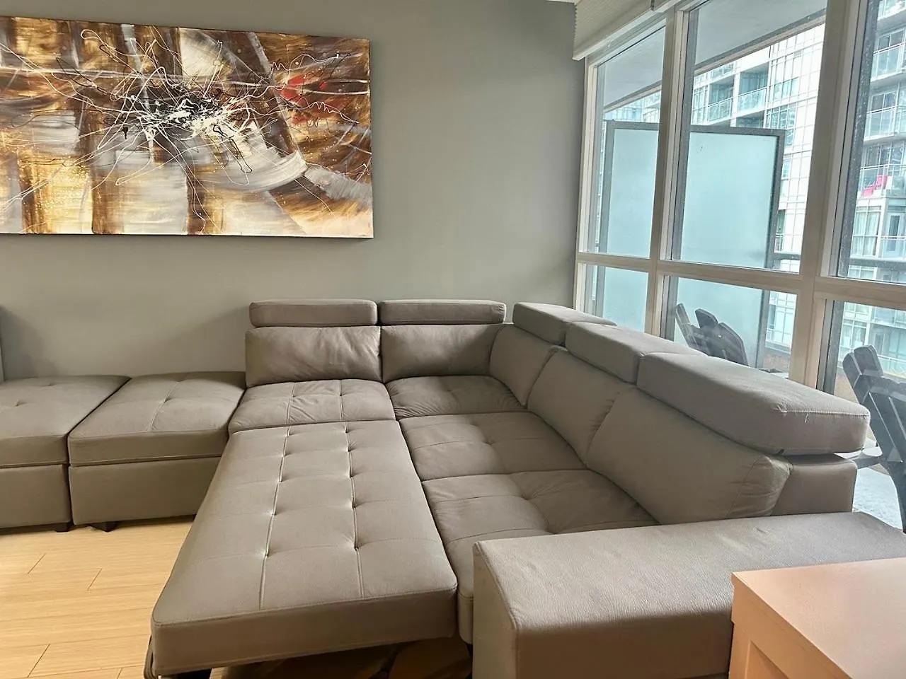 Corner Suite Courtyard View 4 Real Beds Toronto