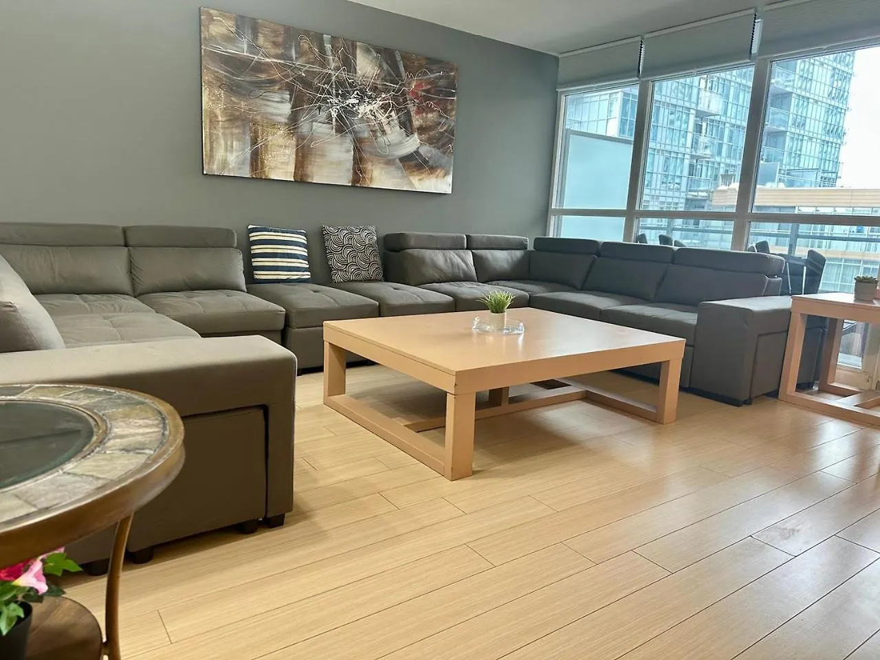 Corner Suite Courtyard View 4 Real Beds Toronto Canada